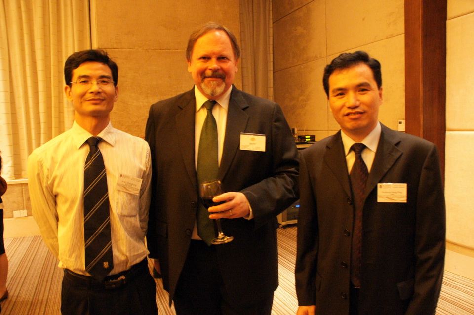 平洪院长、徐章宏副院长与澳领馆总领事Sean Kelly合影